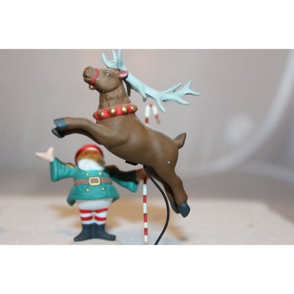 Dept 56 North Pole Village - Reindeer Training Camp soi2023 - Picture 7 of 9